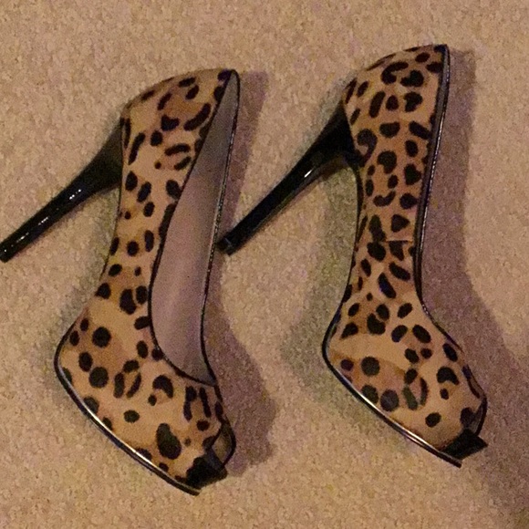 🍁ELEGANT Guess brn/blk pee-toe platform Sz7.5 - Picture 2 of 6